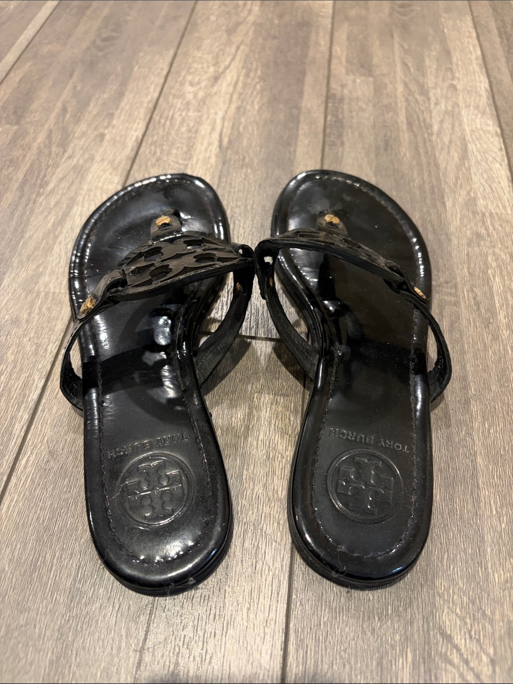 Tory Burch Black Patent Miller Logo Thong Sandals - Picture 2 of 5